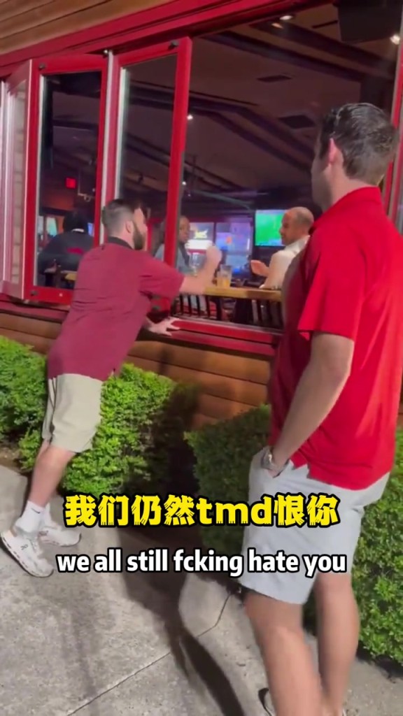 余恨未消！獨(dú)行俠球迷偶遇尼克-哈里森：我們?nèi)匀籘MD恨你！